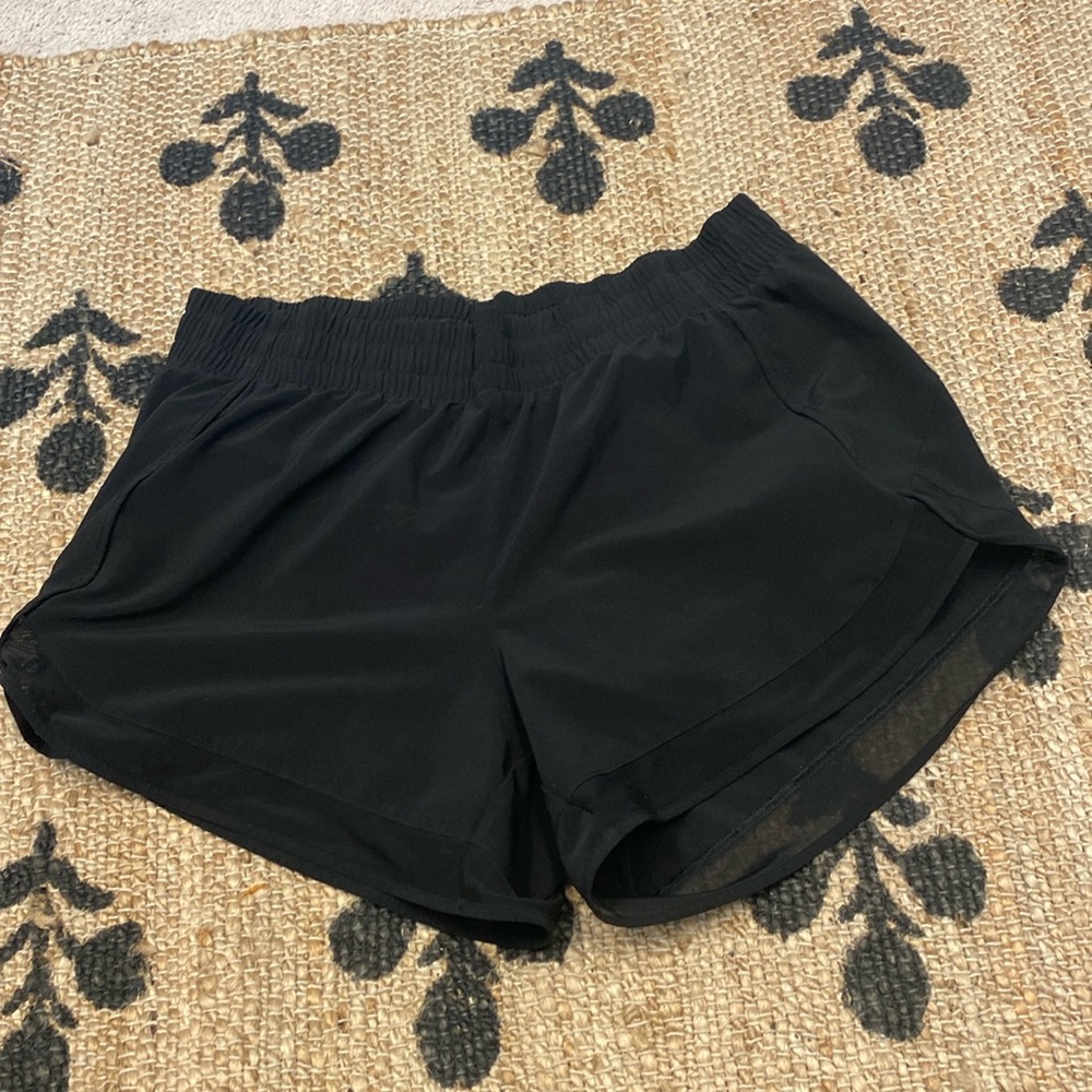 Athleta mesh racer run 4” shorts size M